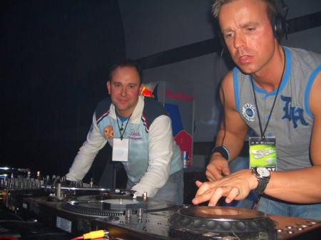 Megara vs. DJ Lee