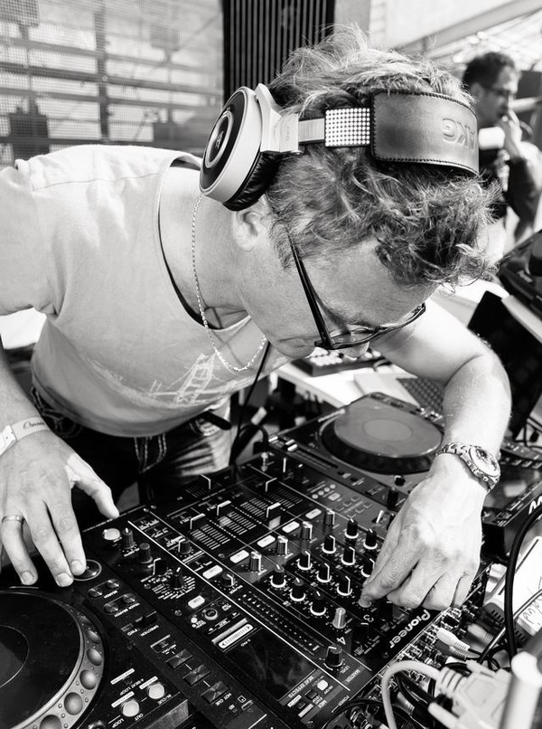 DJ 4 Strings