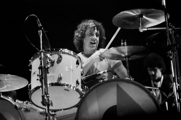 Dennis Elliott