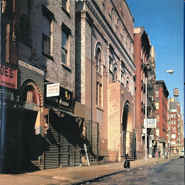 Paul's Boutique - Secondary image