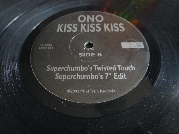 Kiss Kiss Kiss - Secondary image
